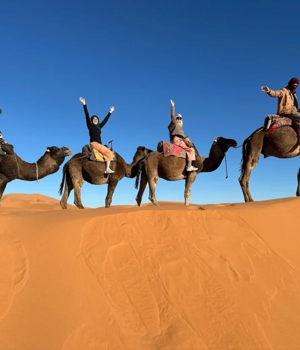 Paseo en camello por las dunas de Erg Chebbi en un tour de 3 días de Marrakech a Fez por Merzouga