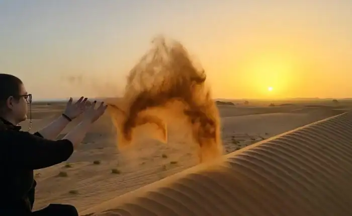 Sunset over the sand dunes of Erg Chebbi on a 4 days Sahara desert tour from Fes to Merzouga