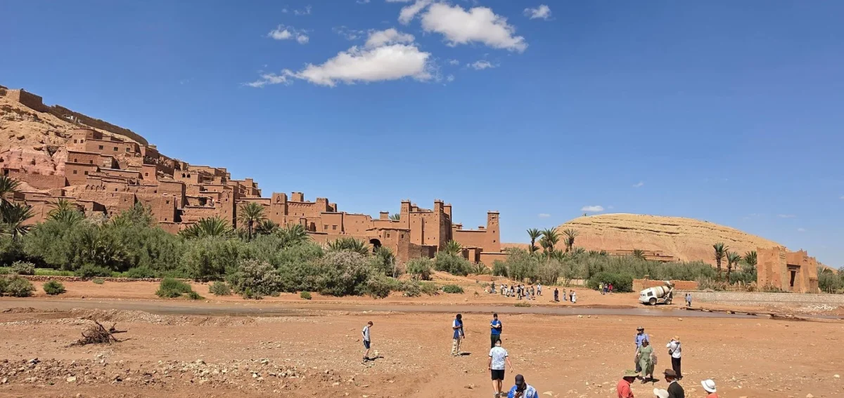 Travelers visiting Ait Ben Haddou during the 4-day Agadir to Merzouga desert tour ending in Marrakech