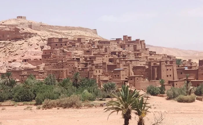 La kasbah di Ait Ben Haddou, vicino a Ouarzazate, è inclusa nel tour di 3 giorni a Fes attraverso il deserto di Merzouga.