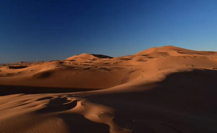 Dune del Sahara dell'Erg Chebbi durante un tour di 6 giorni in Marocco da Rabat a Marrakech
